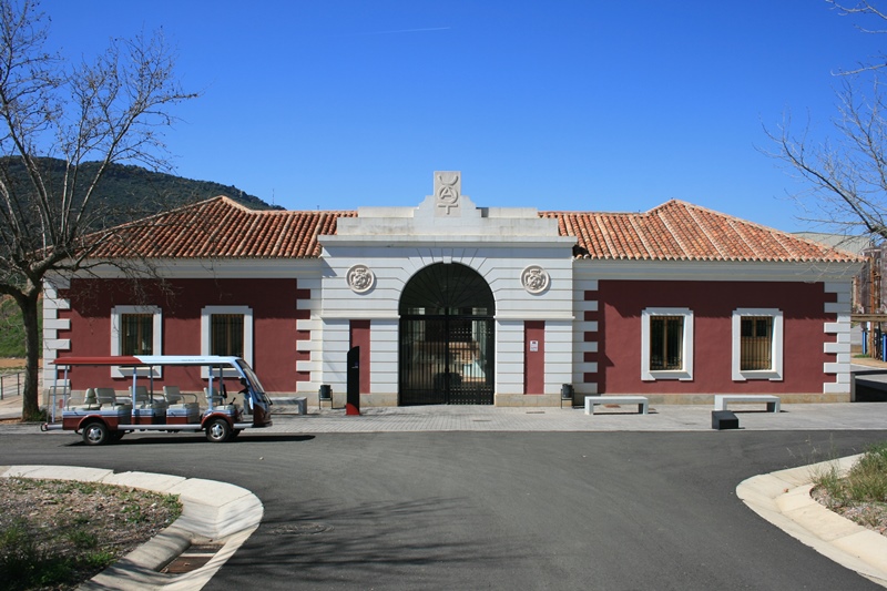 Fachada del antiguo almacén de mercurio.Hoy Museo del Mercurio del Parque Minero de Almadén.